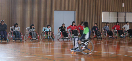 車椅子バスケの練習
